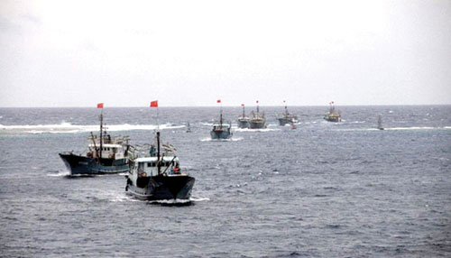 Tàu cá Trung Quốc đánh bắt trái phép ở vùng biển Trường Sa 