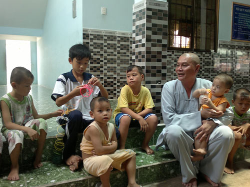 Những đứa trẻ mồ côi, bị bỏ rơi tại Tịnh thất Bồng Lai 