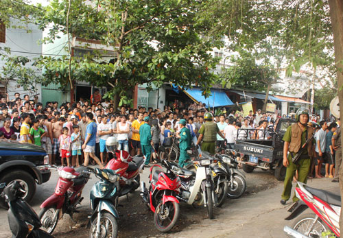 Vây bắt nghi can bán ma tuý cố thủ trong nhà 1