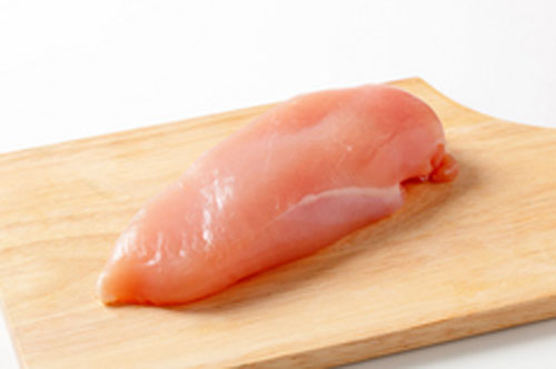 Vi khuẩn Salmonella trong thịt gà sống có thể làm bạn sốt và tiêu chảy