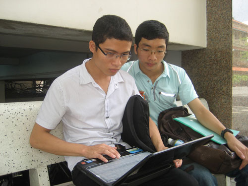 Mai Thanh Tín (trái) và Nguyễn Tiến Trung 