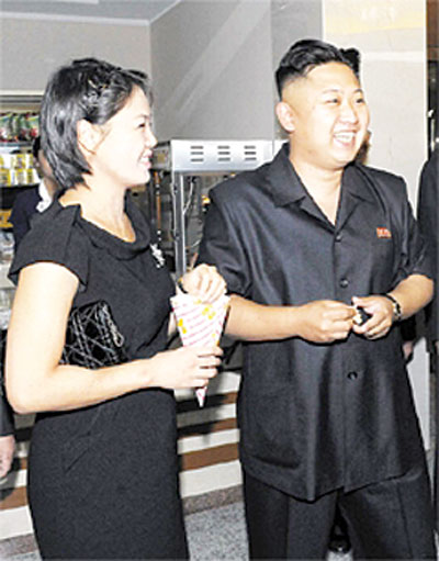 Vợ chồng lãnh đạo Kim thăm một nhà hàng ở Bình Nhưỡng