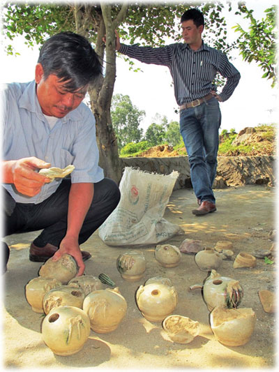 Những chiếc bình vôi cổ thời Trần, Lê - Mạc được phát hiện ở P.Đức Thuận