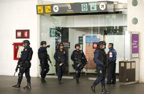 Mexico thay toàn bộ cảnh sát sân bay thủ đô