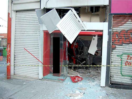 Một vụ tấn công buồng ATM ở Brazil 