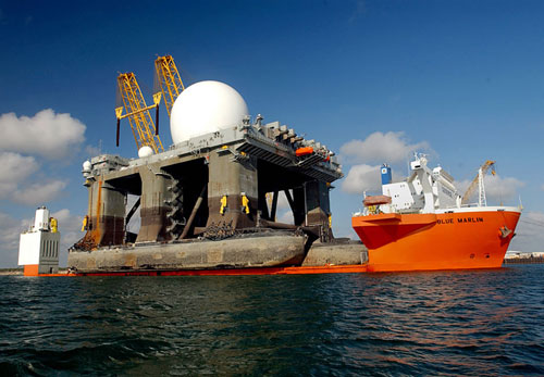 Trạm radar X-Band nổi trên biển đã được điều từ Trân Châu Cảng đến tây Thái Bình Dương 