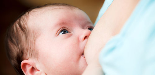 Nuôi con bằng sữa mẹ không ảnh hưởng đến thời điểm dậy thì của trẻ