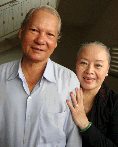 Vợ chồng NSƯT Thanh Nguyệt - Quốc Nhĩ tại lễ cúng tổ được tổ chức tại Nhà Truyền thống Sân khấu TPHCM