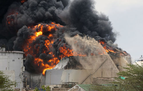 Hiện trường đám cháy tại Nhà máy lọc dầu Amuay