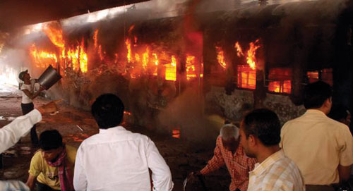 Cháy tàu hỏa tại Ấn Độ, 47 người chết 1