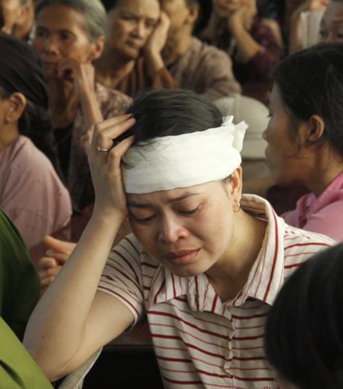 Tại phiên tòa, bố mẹ đẻ nạn nhân Quỳnh một mực khẳng định, chị Nguyễn Thị Hồi, vợ của Tiềm có liên quan đến tội ác của chồng