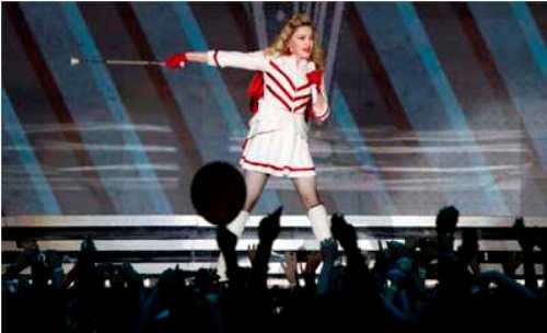 Show diễn của Madonna ở Ba Lan cũng bị phản đối gay gắt - Ảnh: AFP