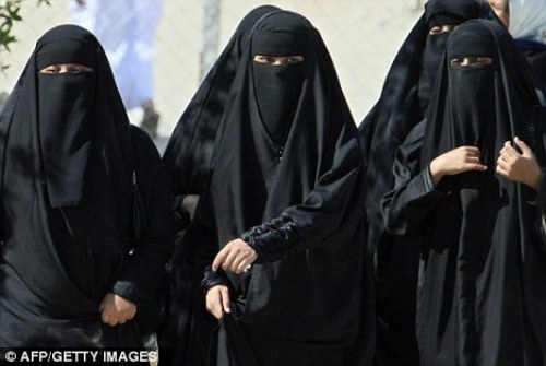 Phụ nữ Ả Rập Xê Út sẽ có cơ hội tìm được một công việc ổn định, phát triển sự nghiệp tại thành phố không đàn ông - Ảnh: AFP