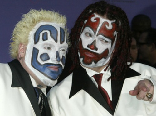 Nhóm Insane Clown Posse bao gồm hai thành viên Violent J và Shaggy 2 Dope trang điểm như những người hề - Ảnh: Reuters