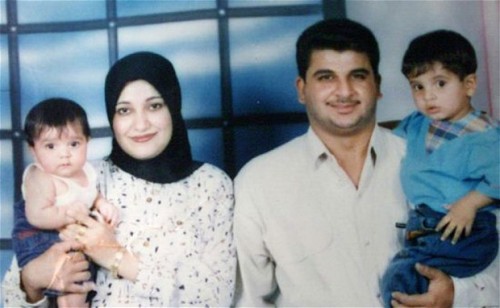 Ảnh chụp gia đình ông Baha Mousa - Ảnh: Reuters