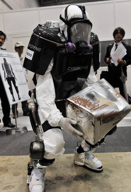 1 Bộ giáp HAL trình diễn tại Tuần lễ Robot Nhật Bản