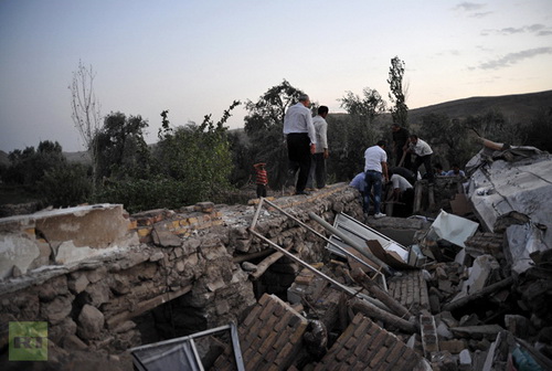 Số người chết vì động đất tại Iran tăng lên 180 người a