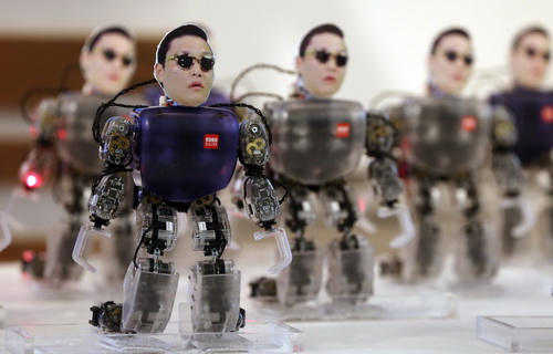 1 Bộ giáp HAL trình diễn tại Tuần lễ Robot Nhật Bản