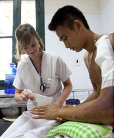 Điều dưỡng “Tây” ở bệnh viện Việt Đức 6