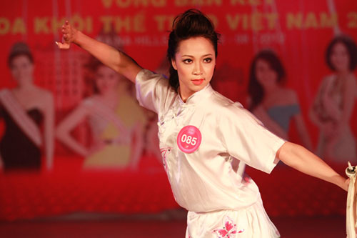 35 người đẹp tranh tài ở vòng bán kết Hoa khôi Thể thao 2012  2
