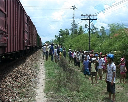 Tai nạn đường sắt, 1 người chết 3 người bị thương