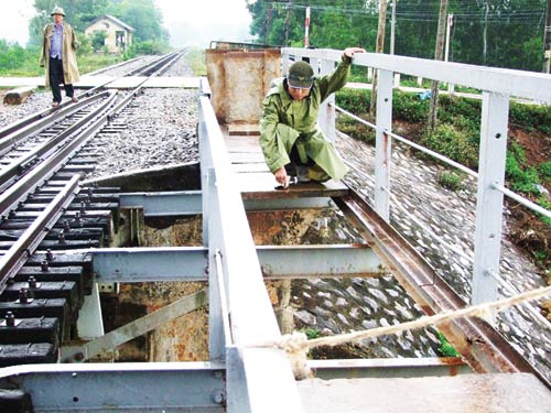 Xây cầu, phải đi vòng 10 km