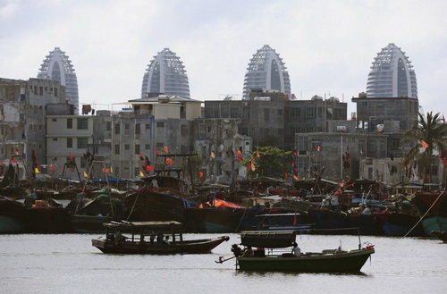 Lệnh cấm đánh cá hết hiệu lực, tàu cá Trung Quốc ùa xuống biển Đông