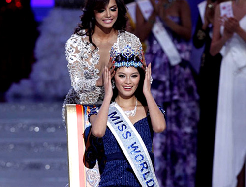 Tân Hoa hậu Thế giới 2012 phút đăng quang - Ảnh: M.W