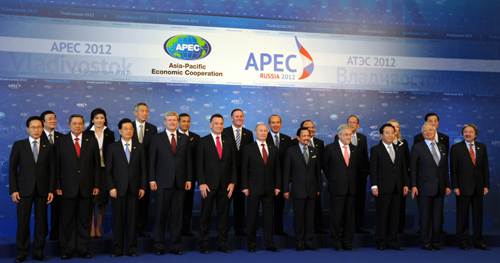 Lãnh đạo 21 nước thành viên chụp hình lưu niệm tại lễ bế mạc Hội nghị thượng đỉnh APEC 2012 - Ảnh: AFP