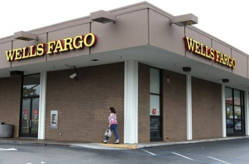 Ngân hàng Wells Fargo - Ảnh: AFP