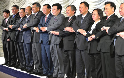 Đại diện của những thành viên ASEAN và các nước đối tác - Ảnh: Asahi