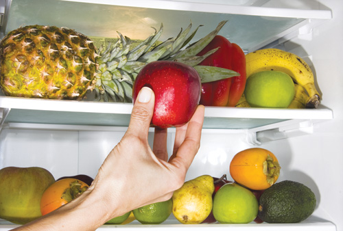 Không nên dùng rau trái cất trong tủ lạnh quá lâu - Ảnh: Shutterstock
