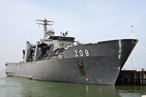 Chiến hạm đổ bộ Singapore thăm Đà Nẵng