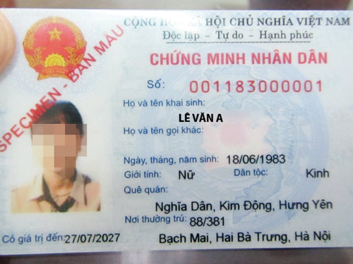 Mẫu CMND mới có quy định đưa tên cha mẹ - Ảnh: Hoàng Trang 