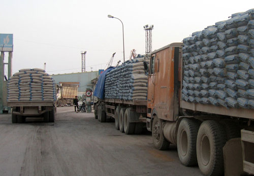 Hàng nghìn tấn hàng hóa bị ùn ứ do cảng Nghi Sơn đòi tăng phí trung chuyển