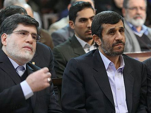 Ông Ali Akbar Javanfekr (trái) và Tổng thống Mahmoud Ahmadinejad