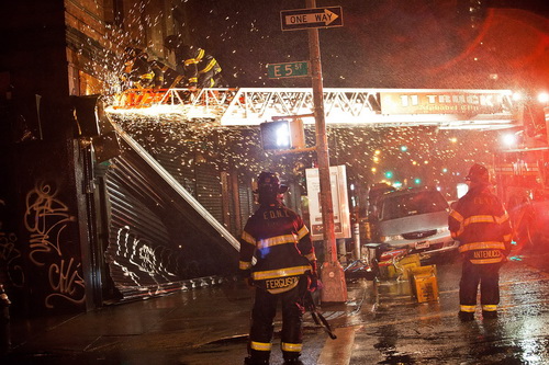 Siêu bão Sandy tràn vào New York, ít nhất 11 người chết