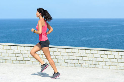 Tập thể dục trước khi ăn sáng giúp giảm cân nhanh hơn
