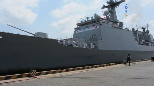 Chiêm ngưỡng khu trục hạm Wang Geon tại TP.HCM 1