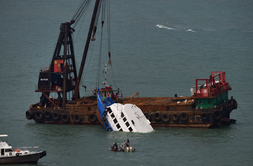 Hồng Kông bắt 6 người sau vụ đụng tàu