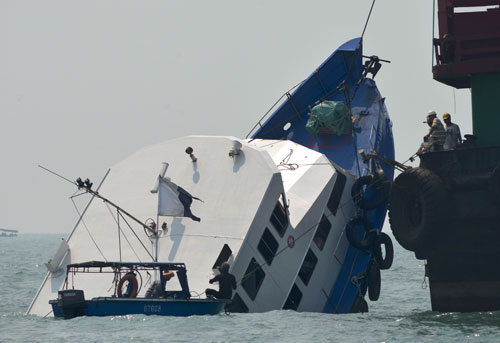 Đụng tàu ở Hồng Kông, 38 người chết