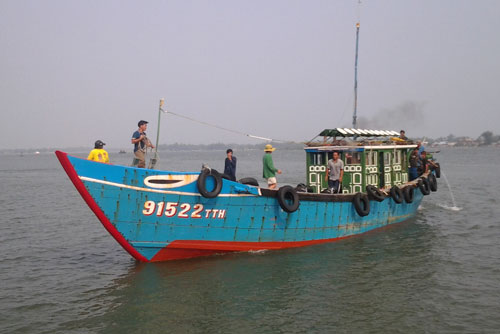 Thừa Thiên- Huế: Đã kêu gọi 213 tàu đánh cá vào bờ trú ẩn an toàn