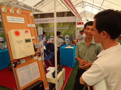 Đi xem triển lãm sản phẩm công nghệ cao Việt Nam 2