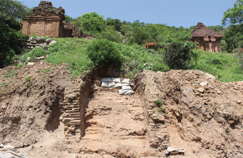 Phát hiện bức tường cổ của người Chăm từ thế kỷ thứ 8