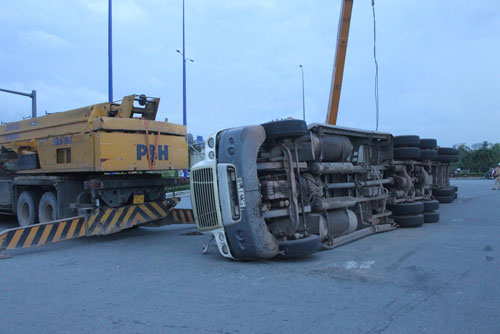 Tránh taxi, xe container “đo đường”