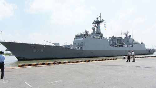 Tàu khu trục Hàn Quốc thăm TP.HCM