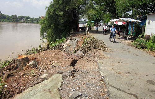 Chuyện địa phương: Chống sạt lở ven sông Đồng Nai 