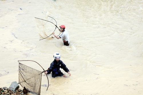 lũ cuốn