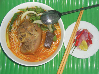 Bún bò giò heo