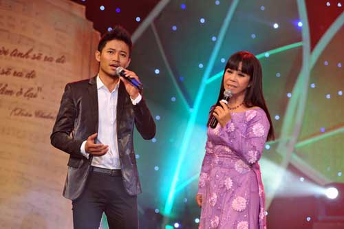 Quý Bình và Ánh Tuyết song ca trong chương trình Tình khúc vượt thời gian tháng 11 